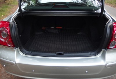 Багажное отделение Toyota Avensis
