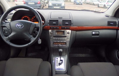 Интерьер Toyota Avensis