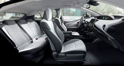 Пятиместный салон Toyota Prius 