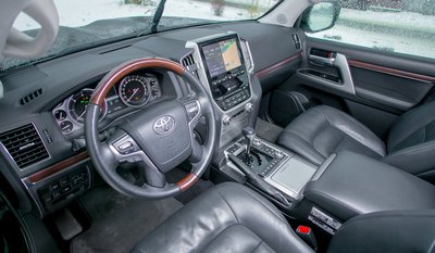 Интерьер Toyota Land Cruiser 200