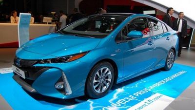 Toyota Prius Prime обновили электронику
