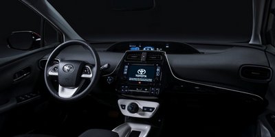 Передний ряд Toyota Prius