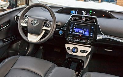 Интерьер Toyota Prius